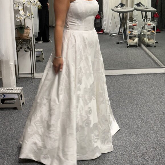 Justin Alexander Wedding Gown - Ivory - Picture 9 of 14